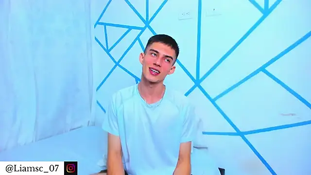 Snapshot of liam_scott77 chatting on 12/22/25, 02:30 liam scott77 online show from 12/22/25, 02:30