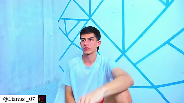 Snapshot of liam_scott77 chatting on 02/01/26, 01:37 liam scott77 online show from 02/01/26, 01:37