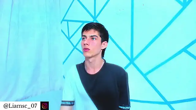 Snapshot of liam_scott77 chatting on 02/17/26, 12:18 liam scott77 online show from 02/17/26, 12:18