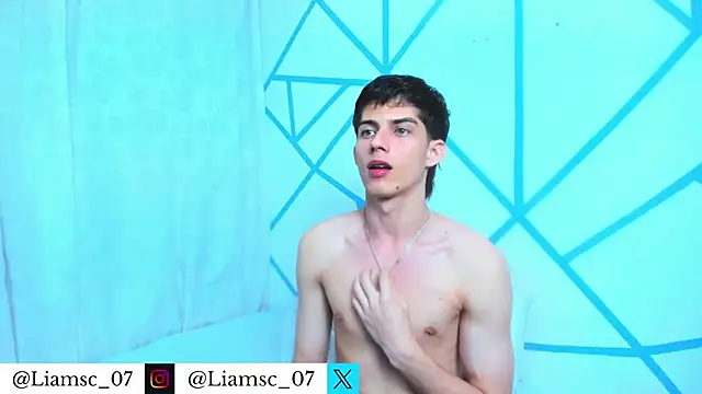 Snapshot of liam_scott77 chatting on 04/21/26, 01:42 liam scott77 online show from 04/21/26, 01:42