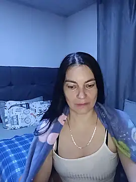Snapshot of renata_hot1 chatting on 06/11/26, 02:53 renata hot1 online show from 06/11/26, 02:53