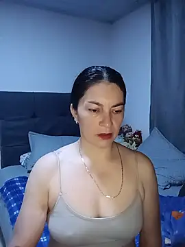 Snapshot of renata_hot1 chatting on 06/23/26, 02:42 renata hot1 online show from 06/23/26, 02:42