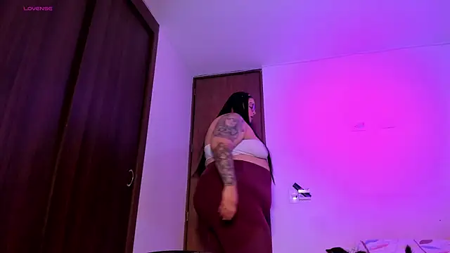 Snapshot of Apriilpeach_ chatting on 12/19/25, 05:20 Apriilpeach online show from 12/19/25, 05:20