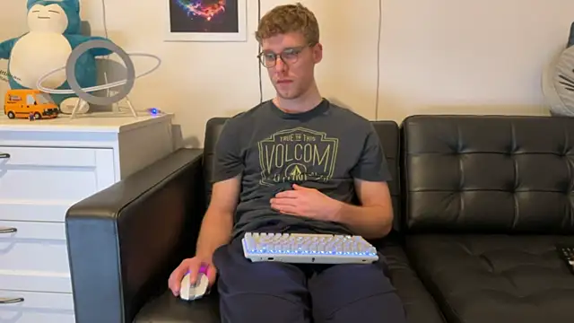 BlueEyedTallGuy94 online show from 01/10/25, 04:22