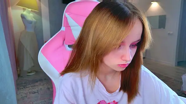 b4by LoL1 online show from 12/02/25, 11:26