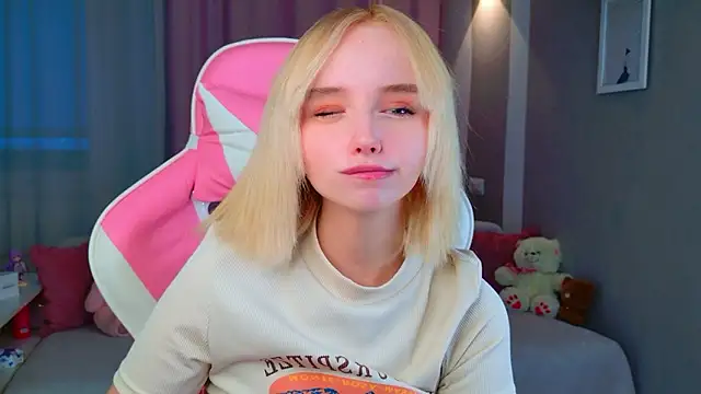 Snapshot of b4by_LoL1 chatting on 03/11/26, 01:39 b4by LoL1 online show from 03/11/26, 01:39