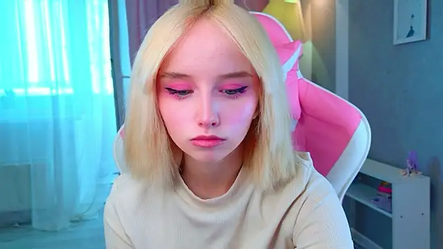 Snapshot of b4by_LoL1 chatting on 03/20/26, 11:37 b4by LoL1 online show from 03/20/26, 11:37