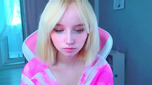 Snapshot of b4by_LoL1 chatting on 04/02/26, 04:21 b4by LoL1 online show from 04/02/26, 04:21