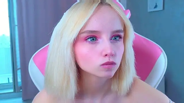 Snapshot of b4by_LoL1 chatting on 04/03/26, 06:22 b4by LoL1 online show from 04/03/26, 06:22