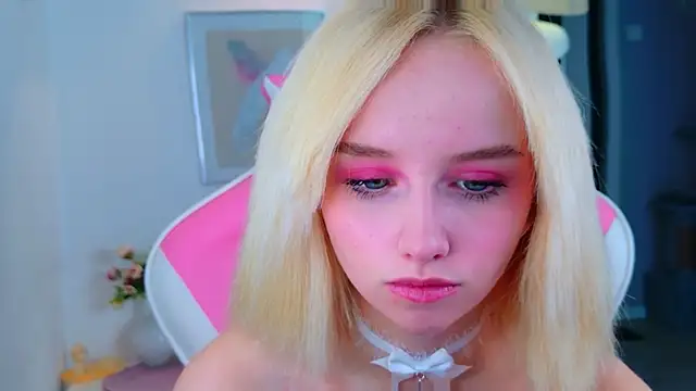 Snapshot of b4by_LoL1 chatting on 04/16/26, 06:47 b4by LoL1 online show from 04/16/26, 06:47