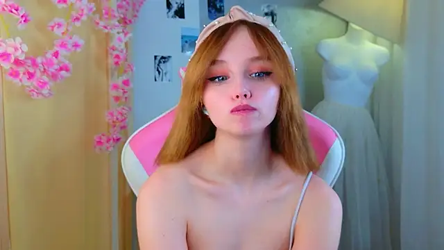 Snapshot of b4by_LoL1 chatting on 04/22/26, 01:23 b4by LoL1 online show from 04/22/26, 01:23