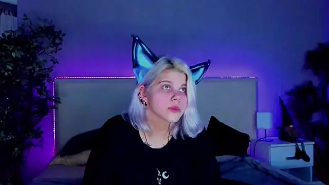 JoannLowe online show from 12/22/24, 02:06