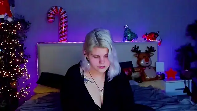 JoannLowe online show from 12/26/24, 01:40