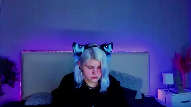 JoannLowe online show from 02/15/25, 07:17