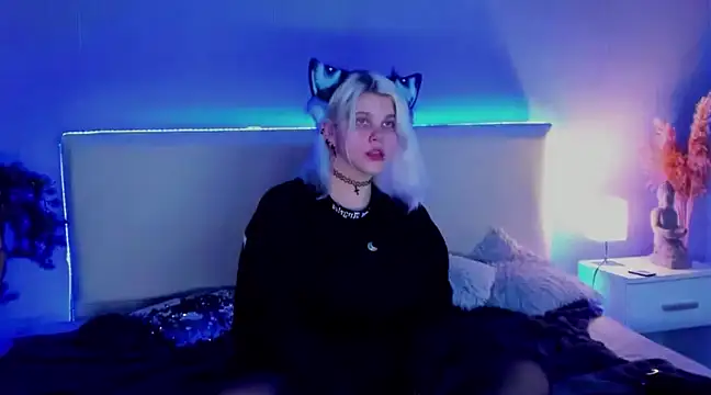 JoannLowe online show from 03/11/25, 02:32