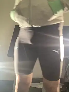 Snapshot of MiamiBang chatting on 12/15/24, 06:15 MiamiBang online show from 12/15/24, 06:15