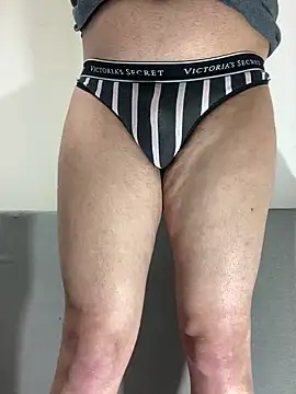 Snapshot of MiamiBang chatting on 03/05/25, 11:49 MiamiBang online show from 03/05/25, 11:49