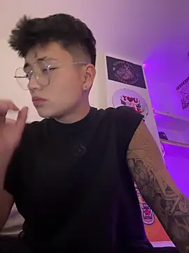 Ashley Chriss online show from 02/05/25, 12:42