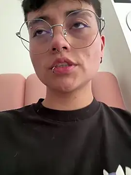 Ashley Chriss online show from 02/09/25, 10:00