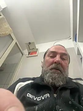 Snapshot of ros217 chatting on 03/30/26, 01:01 ros217 online show from 03/30/26, 01:01