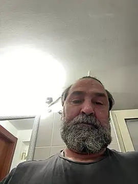 Snapshot of ros217 chatting on 04/01/26, 01:41 ros217 online show from 04/01/26, 01:41