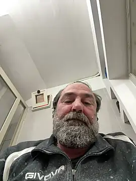 Snapshot of ros217 chatting on 04/03/26, 02:26 ros217 online show from 04/03/26, 02:26