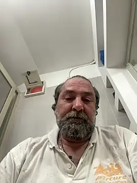 Snapshot of ros217 chatting on 04/08/26, 02:06 ros217 online show from 04/08/26, 02:06