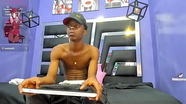 Snapshot of OraineBarrett chatting on 12/18/24, 07:30 OraineBarrett online show from 12/18/24, 07:30