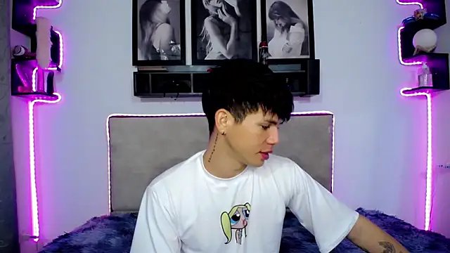 Snapshot of Tayson_Rivers chatting on 12/06/24, 11:14 Tayson Rivers online show from 12/06/24, 11:14