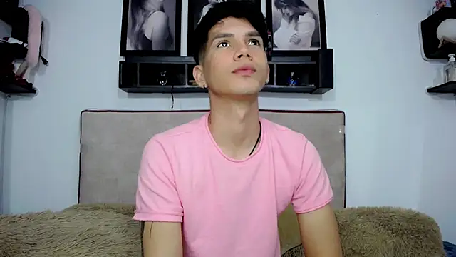 Snapshot of Tayson_Rivers chatting on 12/12/24, 05:52 Tayson Rivers online show from 12/12/24, 05:52