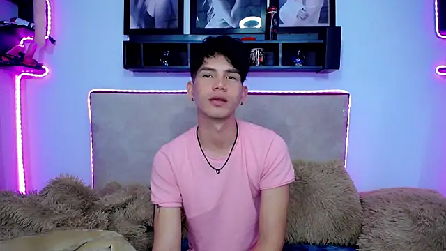 Snapshot of Tayson_Rivers chatting on 12/13/24, 03:32 Tayson Rivers online show from 12/13/24, 03:32