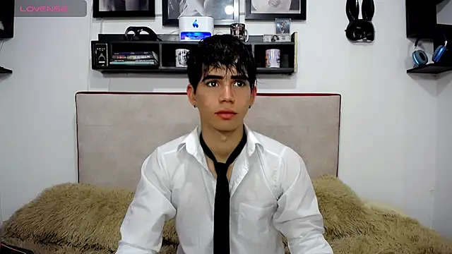 Snapshot of Tayson_Rivers chatting on 03/14/25, 08:17 Tayson Rivers online show from 03/14/25, 08:17