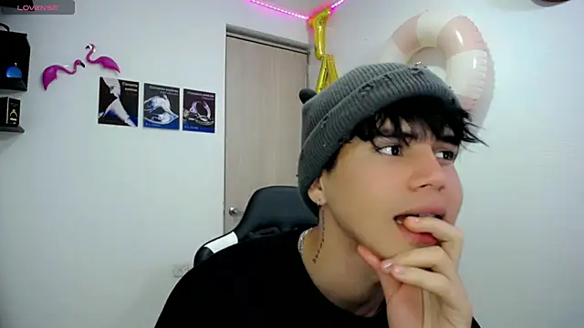 Snapshot of Tayson_Rivers chatting on 09/13/25, 12:32 Tayson Rivers online show from 09/13/25, 12:32