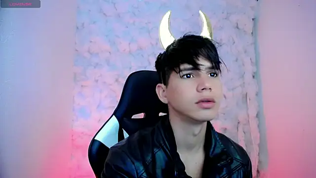 Snapshot of Tayson_Rivers chatting on 10/19/25, 04:29 Tayson Rivers online show from 10/19/25, 04:29