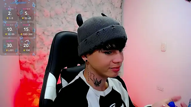 Snapshot of Tayson_Rivers chatting on 10/25/25, 01:57 Tayson Rivers online show from 10/25/25, 01:57