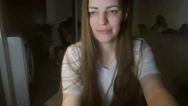 Snapshot of AnnaDiamond1 chatting on 05/13/26, 10:17 AnnaDiamond1 online show from 05/13/26, 10:17