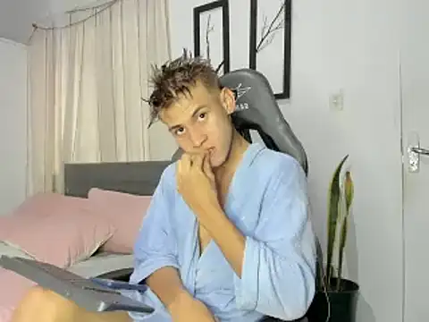 Snapshot of miguel_hz chatting on 02/01/25, 10:13 miguel hz online show from 02/01/25, 10:13