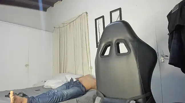 Snapshot of miguel_hz chatting on 02/08/25, 04:14 miguel hz online show from 02/08/25, 04:14