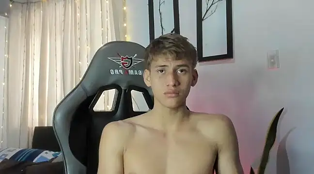 Snapshot of miguel_hz chatting on 02/18/25, 03:43 miguel hz online show from 02/18/25, 03:43