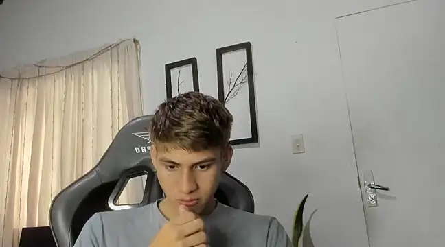 Snapshot of miguel_hz chatting on 02/19/25, 03:27 miguel hz online show from 02/19/25, 03:27