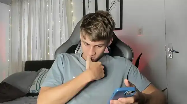 Snapshot of miguel_hz chatting on 02/19/25, 06:32 miguel hz online show from 02/19/25, 06:32