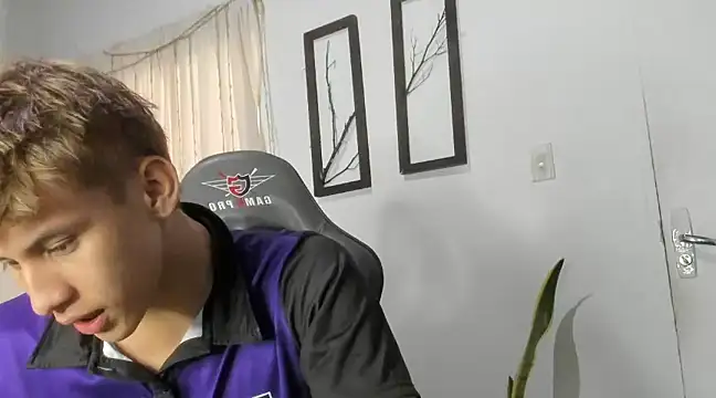 Snapshot of miguel_hz chatting on 02/20/25, 07:52 miguel hz online show from 02/20/25, 07:52