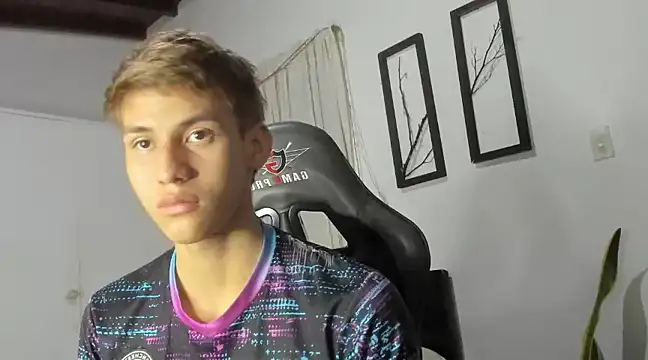 Snapshot of miguel_hz chatting on 02/25/25, 12:14 miguel hz online show from 02/25/25, 12:14