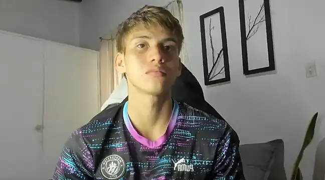 Snapshot of miguel_hz chatting on 02/25/25, 01:28 miguel hz online show from 02/25/25, 01:28