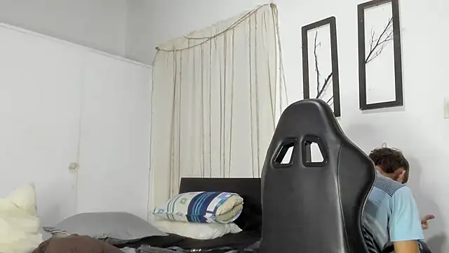 Snapshot of miguel_hz chatting on 02/27/25, 11:26 miguel hz online show from 02/27/25, 11:26