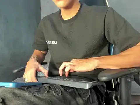 Snapshot of miguel_hz chatting on 03/01/25, 09:37 miguel hz online show from 03/01/25, 09:37