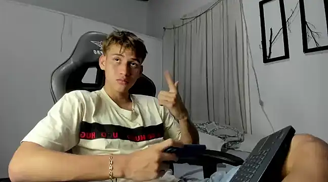 Snapshot of miguel_hz chatting on 03/08/25, 10:24 miguel hz online show from 03/08/25, 10:24