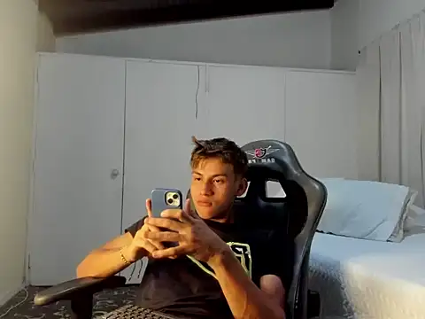 Snapshot of miguel_hz chatting on 03/11/25, 08:53 miguel hz online show from 03/11/25, 08:53