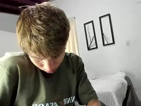 Snapshot of miguel_hz chatting on 03/17/25, 03:29 miguel hz online show from 03/17/25, 03:29