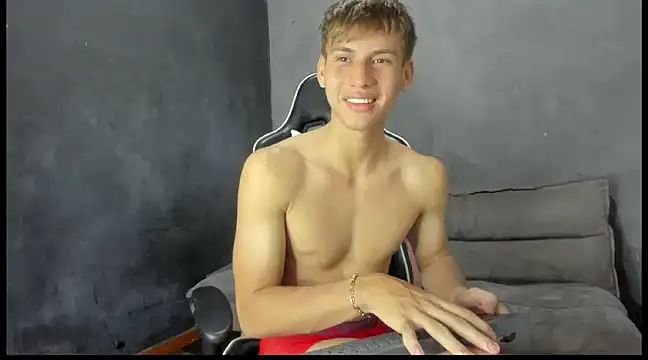 Snapshot of miguel_hz chatting on 03/22/25, 01:00 miguel hz online show from 03/22/25, 01:00